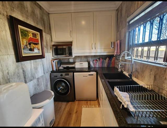 3 BEDROOM SIMPLEX FOR SALE IN NEW REDRUTH